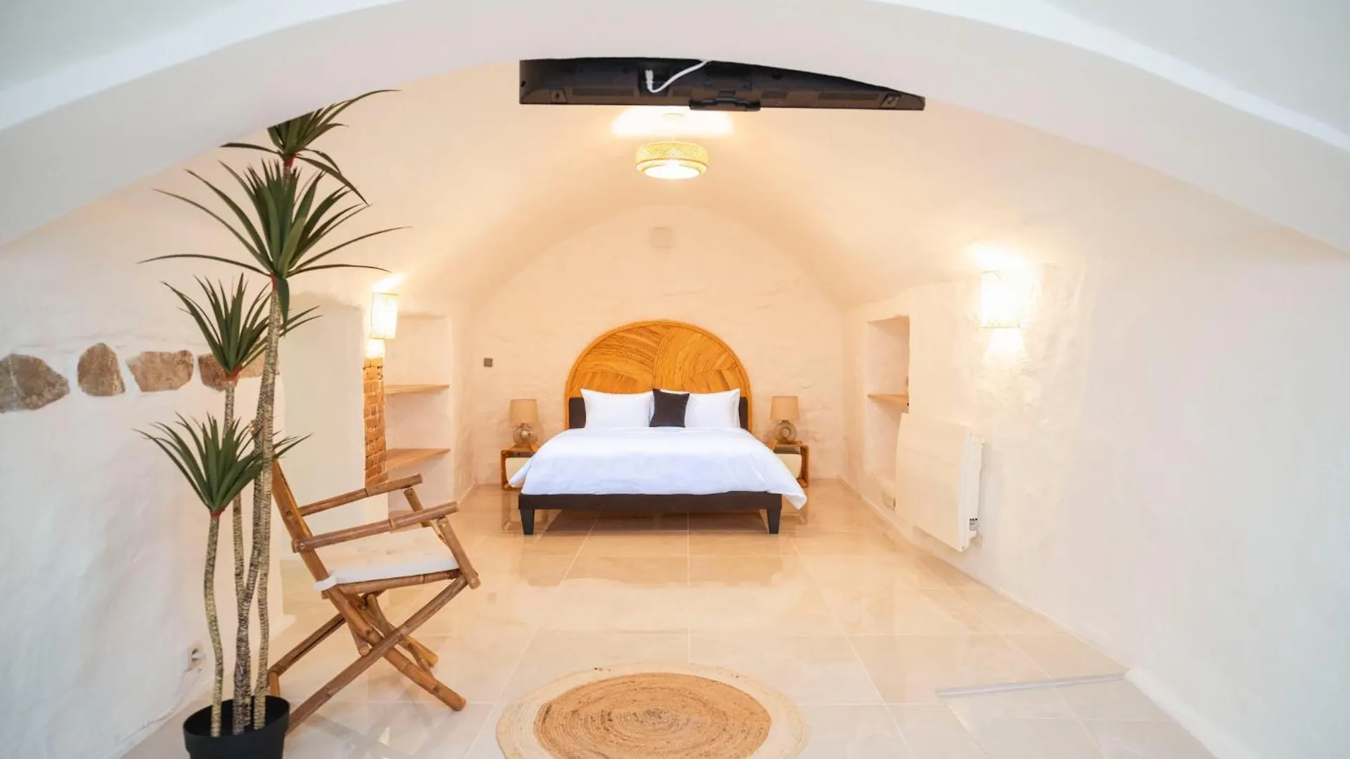 Apartment Le Temple D'Aphrodite, Appartement Avec Spa Vienne  France